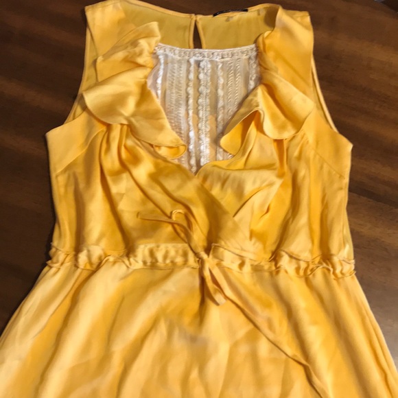 Elie Tahari Dresses & Skirts - Elie Tahari elegant dress